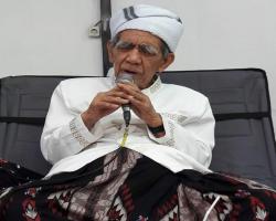 Mustasyar PBNU KH Maemun zubair Wafat 