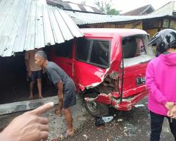 Kecelakaan di Bojongsari Avanza Tabrak