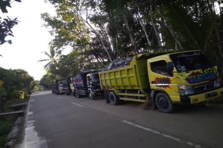 Dua Tambang Batu di Kecamatan Munjul P