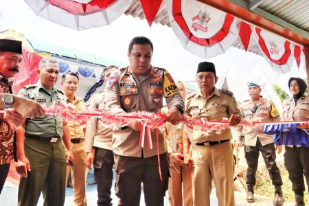 KAPOLRES DEMAK RESMIKAN RUMAH LAYAK HU