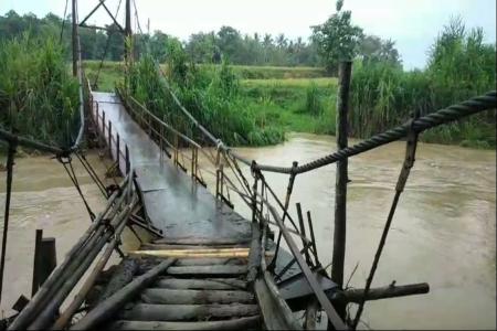 WARGA BERHARAP AKSES JEMBATAAN GAT