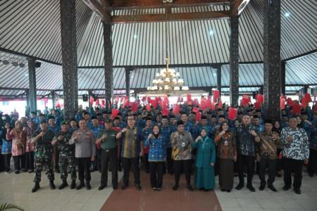 215 KADES TERIMA SK PERPANJANGAN MASA 