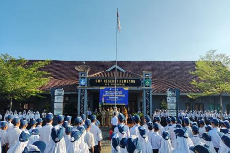 Siswa siswi baru SMP N 1 Rembang Penuh