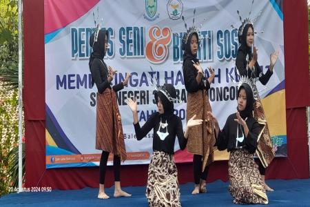 HARI ULANG TAHUN SMP NEGERI 3 KARA