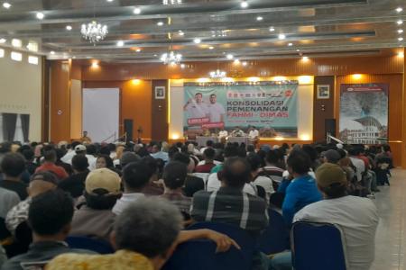 PENGUNJUNG MEMBLUDAK DIMAS YAKIN K