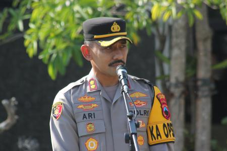 KAPOLRES DEMAK BERIKAN IMBUHAN JEL