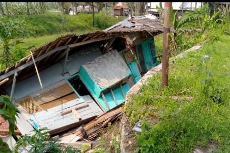 SEBUAH RUMAH SEMI PERMANEN MILLIK 