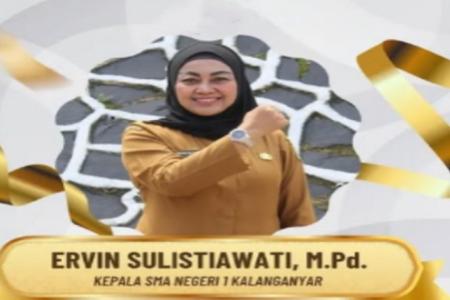 Ervin Sulistiawati Kepala Sekolah SMAN