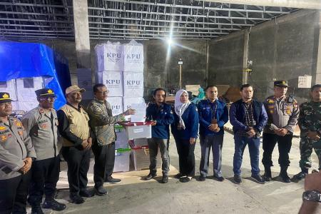 Personel Gabungan Amankan Gudang Logis