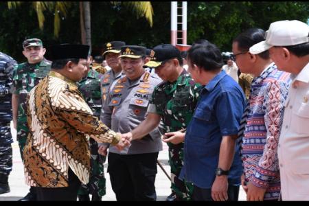 Panglima TNI Dampingi Presiden RI Hadi