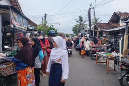 Pasar Kampung Janda  jajanan serba ada