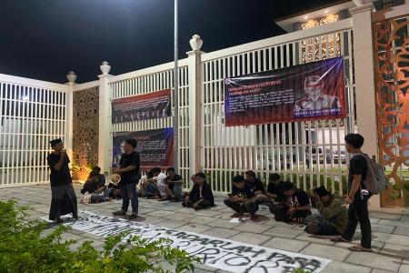 Tuntut Dugaan Skandal Korupsi Puluhan 