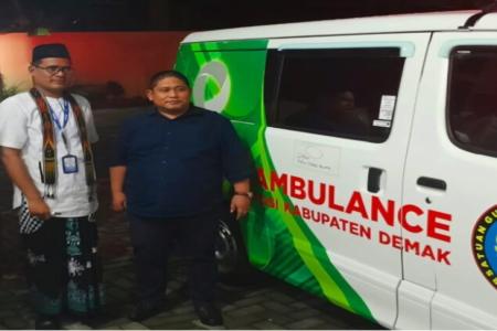 Ketua DPRD Demak Bantu Mobil Ambulans 