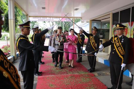 Pedang Pora dan Tari Muang Sangkal Sam