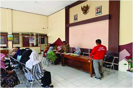 Mengalirkan Manfaat dari Daun Emas 312