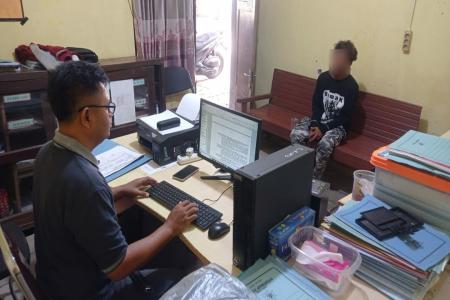 RUSAK ISI RUMAH WARGA, REMAJA DI D