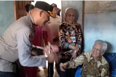 Bentuk Penghormatan Rumah Sederhana Ve