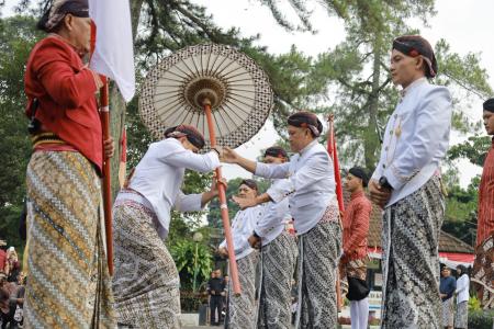 Kirab Panji dan Pusaka Refleksi 200 Ta