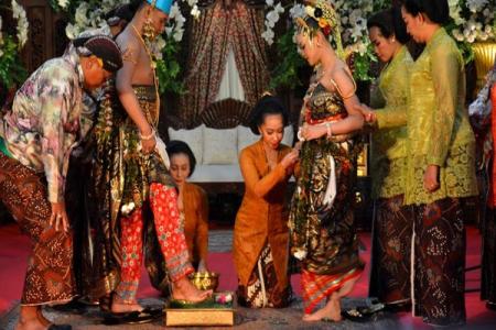 TRADISI UNIK SESERAHAN ATI KEBO SE