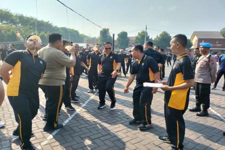 POLRES PASURUAN PERERAT HUBUNGAN D