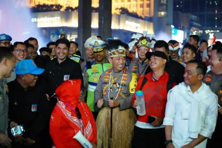 KEHANGATAN KAPOLRI DI TENGAH SEMAR