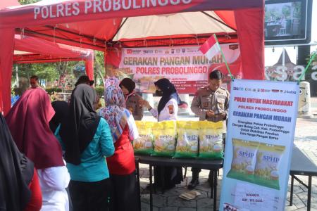 Polres Probolinggo bersama Bulog Gelar Pasar Murah di Hari Juang Polri