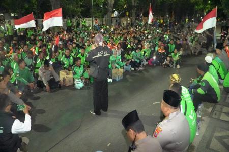 Driver Ojol Gelar Aksi Damai dan Shala