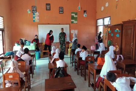 Babinsa Koramil 080810 Kademangan Damp