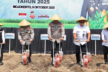 KAPOLDA JATIM PIMPIN PENANAMAN JAG