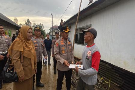 Polres Probolinggo Bantu Warga Terdamp