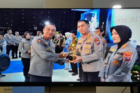 HUMAS POLDA JATIM RAIH PERINGKAT 1